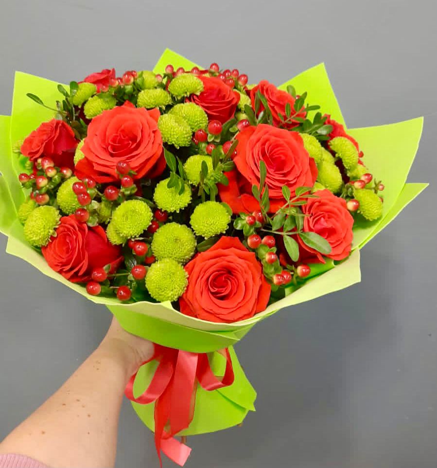 Букет цветов из: Хризантемы и Розы в Заречном Свердловской области