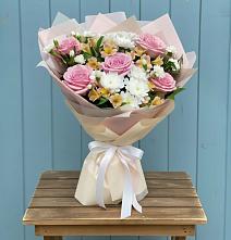 Букет цветов из:  Гвоздики, Орхидеи и Розы в Заречном Свердловской области