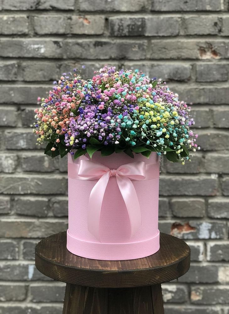 Цветочная композиция из Гипсофила и Розы в шляпной коробке в Заречном Свердловской области
