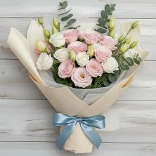 Букет цветов из:  Лизиантусы в Заречном Свердловской области