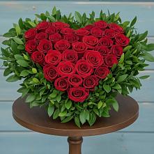 Цветочная композиция из Розы в виде сердца в Заречном Свердловской области