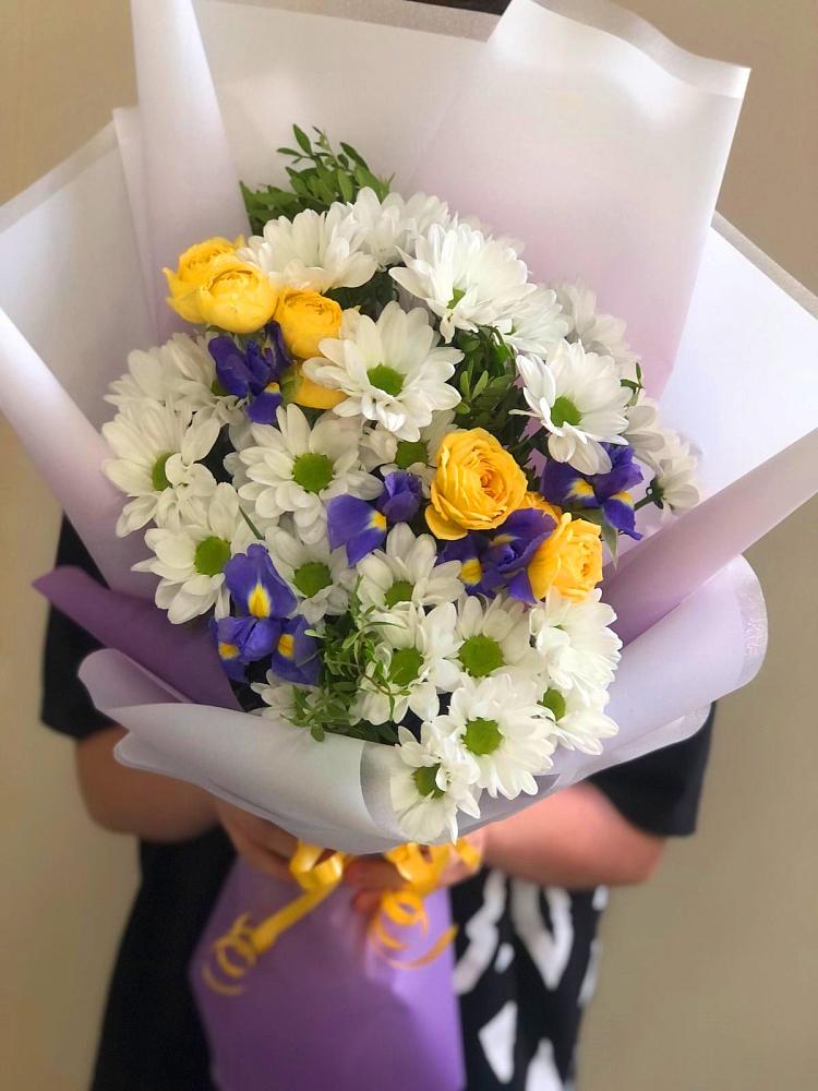 Букет цветов из: Ирисы, Хризантемы и Розы в Заречном Свердловской области