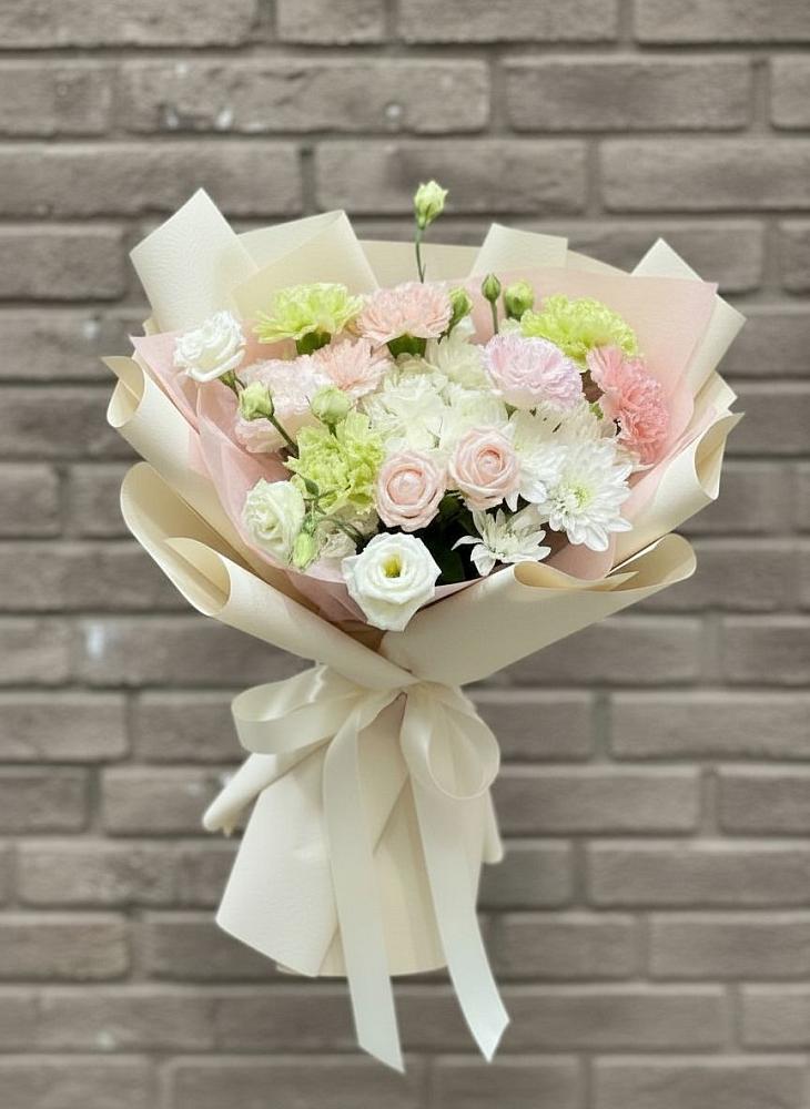 Букет цветов из: Гвоздики, Розы, Лизиантусы и Хризантемы в Заречном Свердловской области