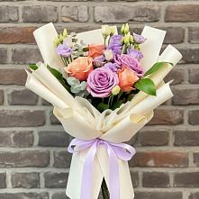 Букет цветов из:  Лизиантусы и Розы в Заречном Свердловской области