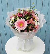 Букет цветов из:  Герберы, Альстромерии и Лизиантусы в Заречном Свердловской области