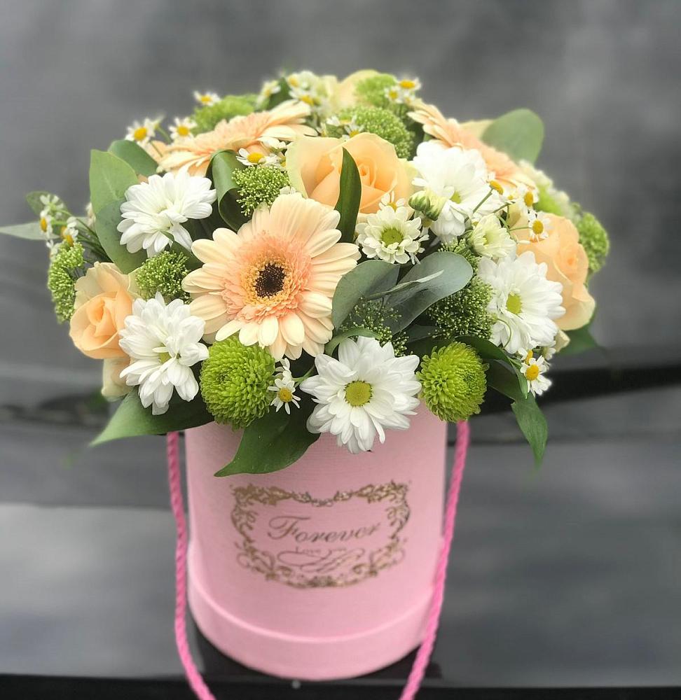 Цветочная композиция из Розы, Герберы и Хризантемы в шляпной коробке в Заречном Свердловской области