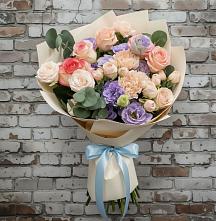 Букет цветов из:  Розы, Лизиантусы и Гвоздики в Заречном Свердловской области