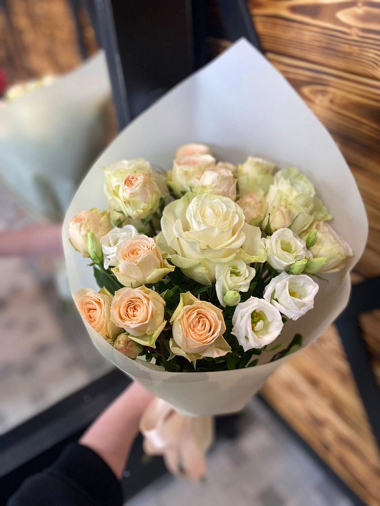 Букет цветов из: Розы и Лизиантусы в Заречном Свердловской области